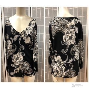 White-Black, woman, sweater, Size XL, long sleeve, floral, V neck, brooches.!